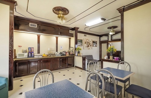 Three Rivers House | Prime Location! Parking, Pets Allowed, Free Parking Onsite, Outdoor Pool!