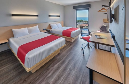 North Hotel Zone Hotel | Prime Location Room with Cozy Touches Ideal for Exploring Beaches