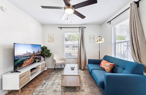 Holly Apartment | Prime Soco Cozy Studio w Laundrywifi 7 Min to DT