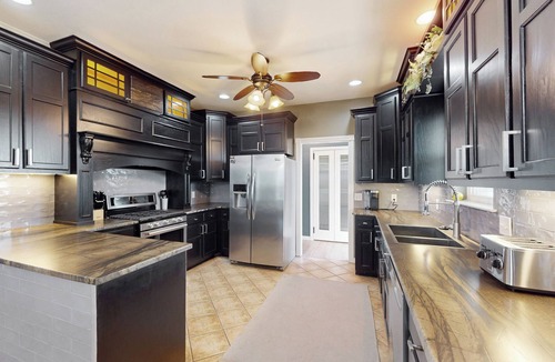 Celeste House | Prime Stargazing! Serene Texas Countryside Retreat