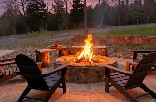 Pickens Cabin | Prism Pines Ranch | Pool,Lake& Outdoor Bar Kitchen