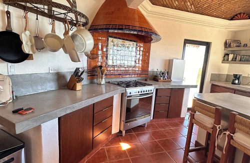 Vinorama House | Pristine Beach Front, 3br Villa, tropical oasis, on the Sea of Cortes. with AC!