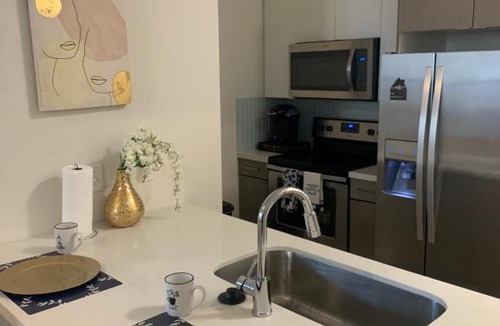 Parkway Central Apartment | Private, amazing 1-bedroom apt in central location