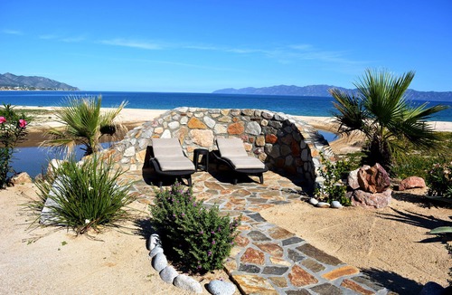 La Ventana House | Private Beach house oasis. Walk on waterfront. Kiting paradise at your door.