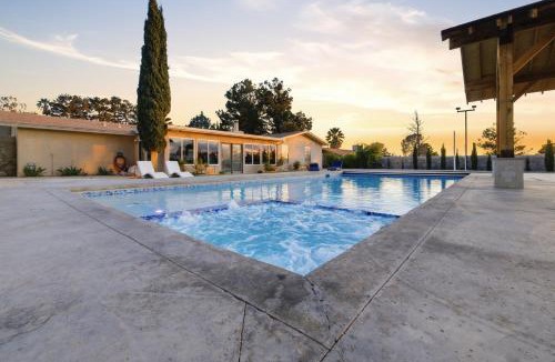 Las Cruces House | Private Beach Volleyball Pool Retreat
