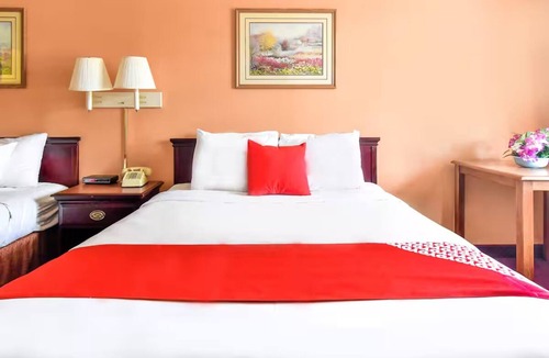 Tyler Hotel | Private Double Room w/Elegant Simplicity and Comfort