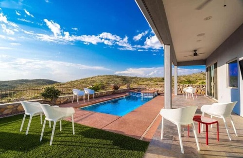 El Paso House | Private Franklin Hills Retreat With A Pool & Views Villa