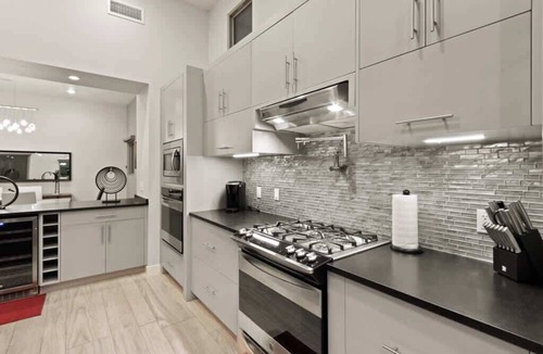 El Paso House | Private Franklin Hills Retreat With A Pool & Views