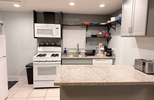 Greenway Plaza-Upper Kirby Cottage | Private Gated Montrose Cottage Near FIFA & Downtown