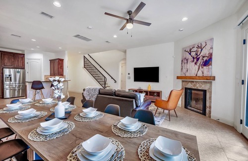 Cardinal Hills Villa | Private Gated Villa with hot tub, pool & ENDLESS VIEWS!