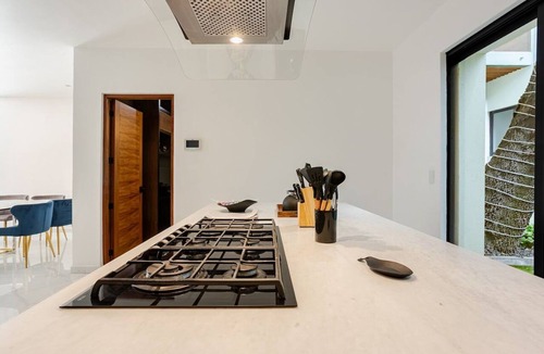 Roma Sur House | Private La Roma House with Rooftop and Fire Pit