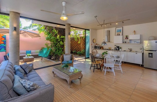 Manzanillo House | Private Pool, BBQ Terrace & Family Retreat in Manzanillo – Casa del Árbol