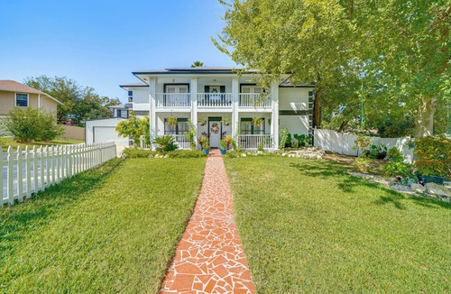 Heritage Villa | Private Pool & Yard! Massive San Antonio Villa