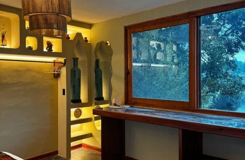 San Lucas Toliman Bed & Breakfast | Private Room With Jacuzzi, Sauna, & Pool