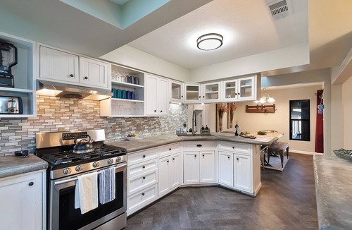 Prescott House | Private Secluded Acre | 2 Miles to Whiskey Row | 4 Bed/3 Bath + Game Room, Fire Pit, & Playground