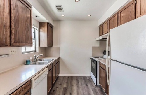 Neartown Apartment | Private Urban Hideaway in Montrose & Museum District