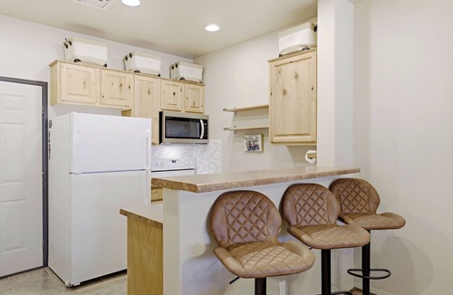 Heber Condo | Private Waterfall-View Condo, Luxurious Bedding, Private Patio, Walk to Saloon