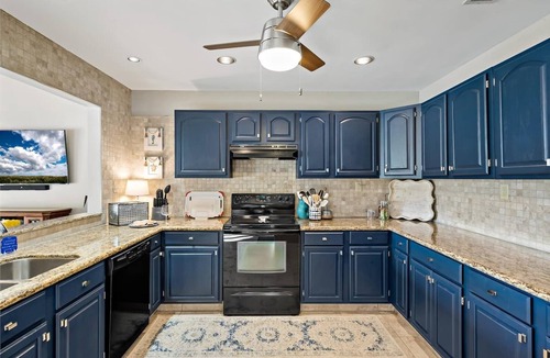 Enchanted Oaks House | Private Waterfront Cove | Game Room | Dock | Pet Friendly | Fire Pit | Kayaks | Couples | Family Time