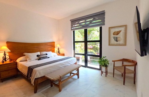 Colonia 5 de Diciembre Apartment | Puerto Vallarta, Bay View Apartment. 5 min from the Malecon.
