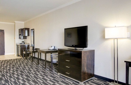 Bryan Hotel | Quality Inn & Suites Bryan-College Station