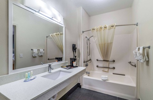 Canton Hotel | Quality Inn & Suites Canton