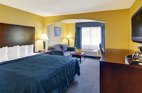 South Arlington Hotel | Quality Inn & Suites Grand Prairie South