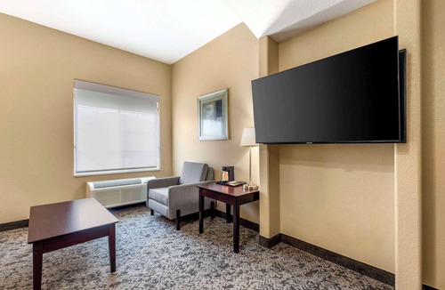 Groesbeck Hotel | Quality Inn & Suites Groesbeck North