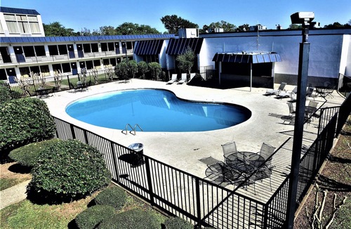Laurel Hotel | Quality Inn & Suites