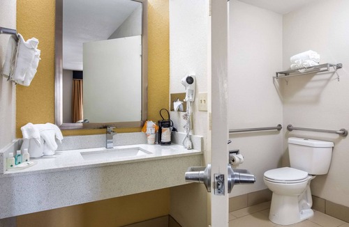 Fort Worth Hotel | Quality Inn West Fort Worth
