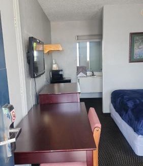 Amarillo Apartment | Queen Bed Hotel Room 329