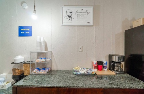 Lamesa Apartment | Queen Bed|Non-Smoking