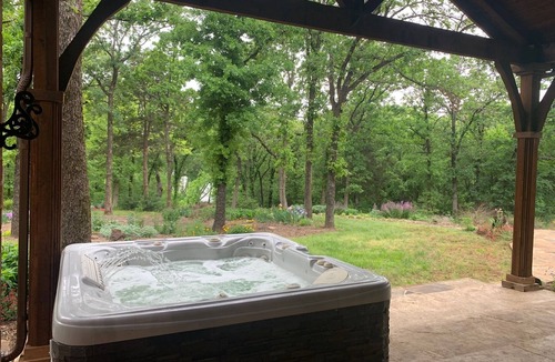 Oak Point House | Quiet 1 Acre Lake House Nestled in the Woods 4B/4B