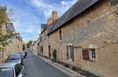 Durtal Apartment | Quiet, comfortable studio 35M2 facing manicured garden 15km from La Fleche zoo