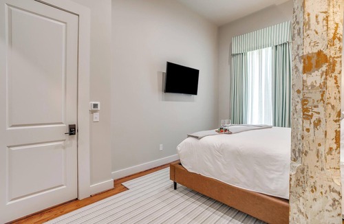 Granbury Hotel | Quiet Hotel in Granbury Texas on the Historic Granbury Square
