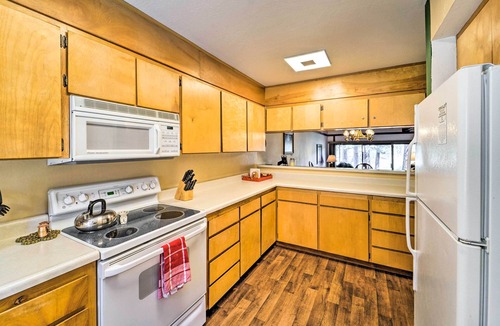 Graeagle Condo | Quiet Unit w/Golf Course & Mtn Views in Graeagle!