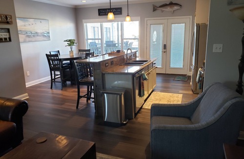 Barataria House | Raised waterfront property for some great fishing and entertaining