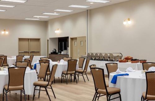Amistad National Recreational Area Hotel | Ramada by Wyndham Del Rio