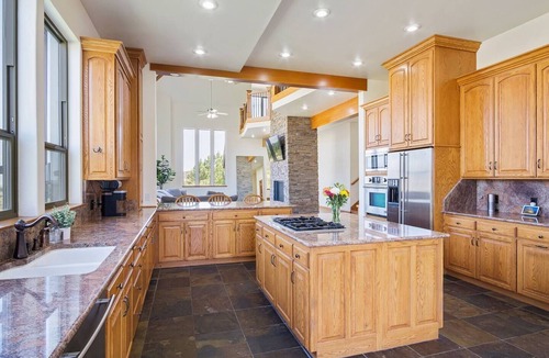 Eagle Mountain House | Ranch Mansion Massive Hot Tub XL Groups & Weddings