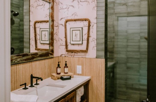 Wimberley Hotel | Rancher's Rest — Modern Western King Suite | Gaines Ranch on the Square
