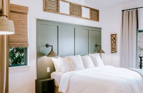 Wimberley Hotel | Rancher's Rest — Modern Western King Suite | Gaines Ranch on the Square