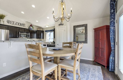 Monument House | Rangeview Pass! Pet Friendly with Epic Peak Views