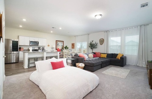 Medina Valley Cottage | Rare Find Sleeps 13 Family Fun