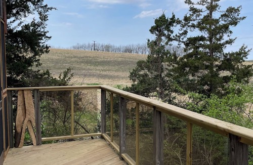 Norwalk Cabin | RARE Spacious Treehouse & Sauna Near Des Moines