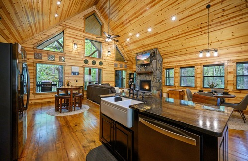 Broken Bow Cabin | Rated Top 10 One Bedroom + No Cabins Behind Property + Private Oversized Deck