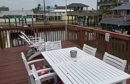 Galveston House | Ready for the Summer — Gated, Family Canal House, Pet Friendly!