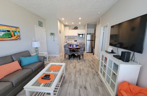 Corpus Christi Condo | RECENTLY REMODELED "The Surf Shack" 1st Floor, Overlooks Pond, Close to Beach