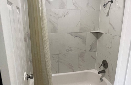 Pleasant Grove Hotel | Red Crown Inn