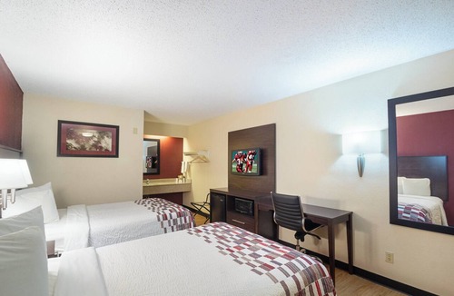 Latonia Hotel | Red Roof Inn Cincinnati East - Beechmont