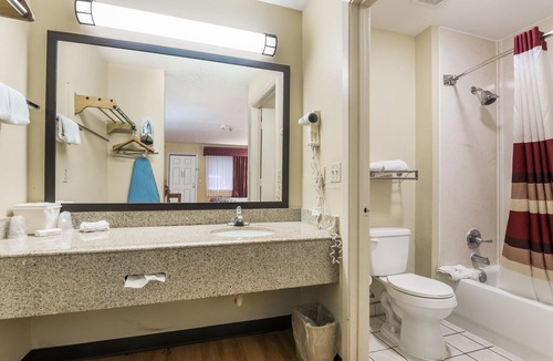 Willis Hotel | Red Roof Inn Conroe North - Willis