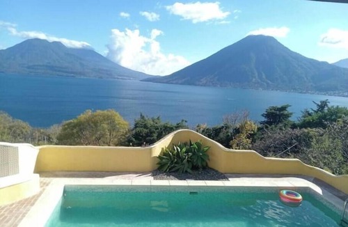San Marcos La Laguna House | Red rose.